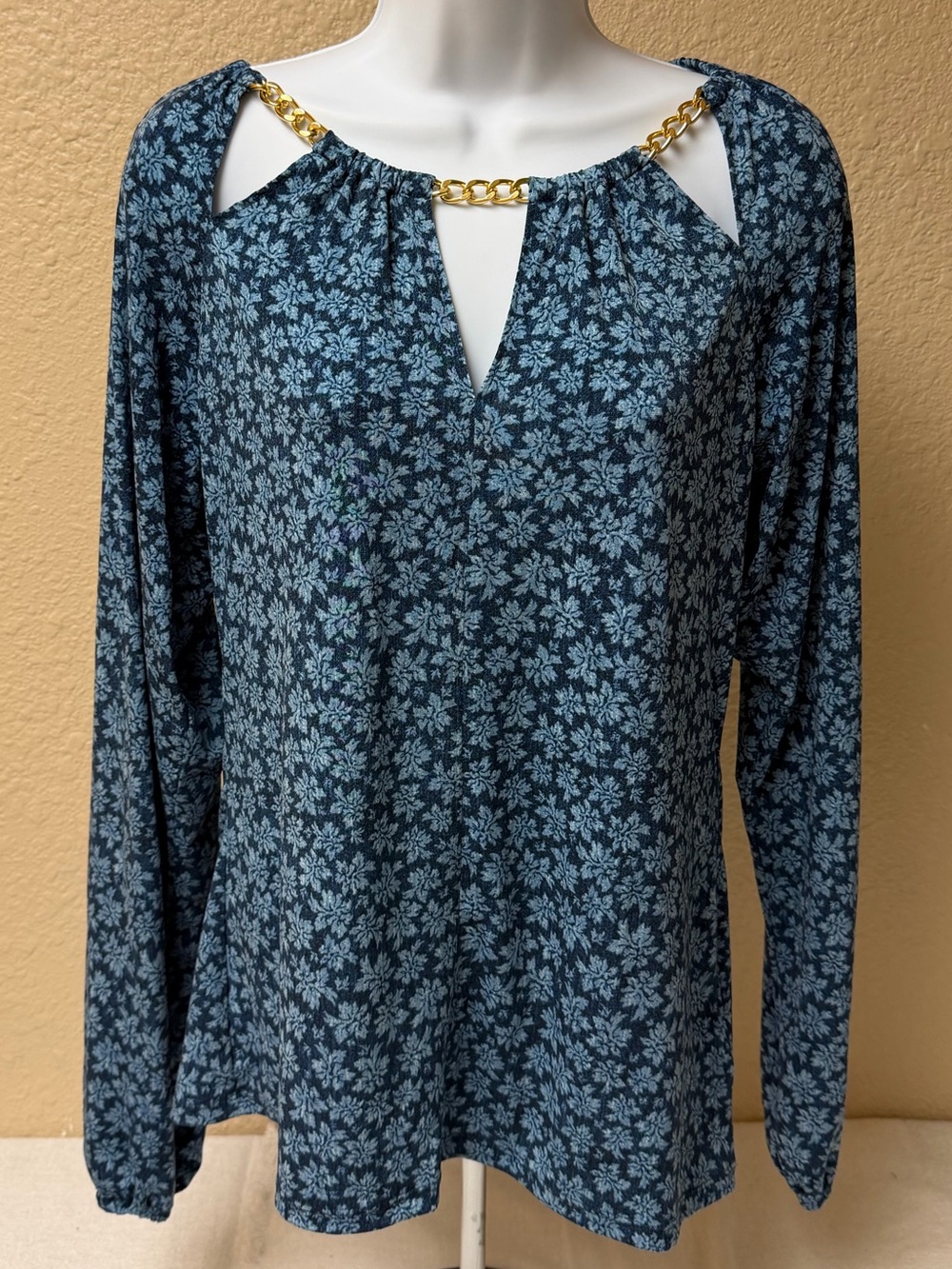 4/$20 Michael Kors Women's Blue Floral Chain-Accent Long Sleeve Top